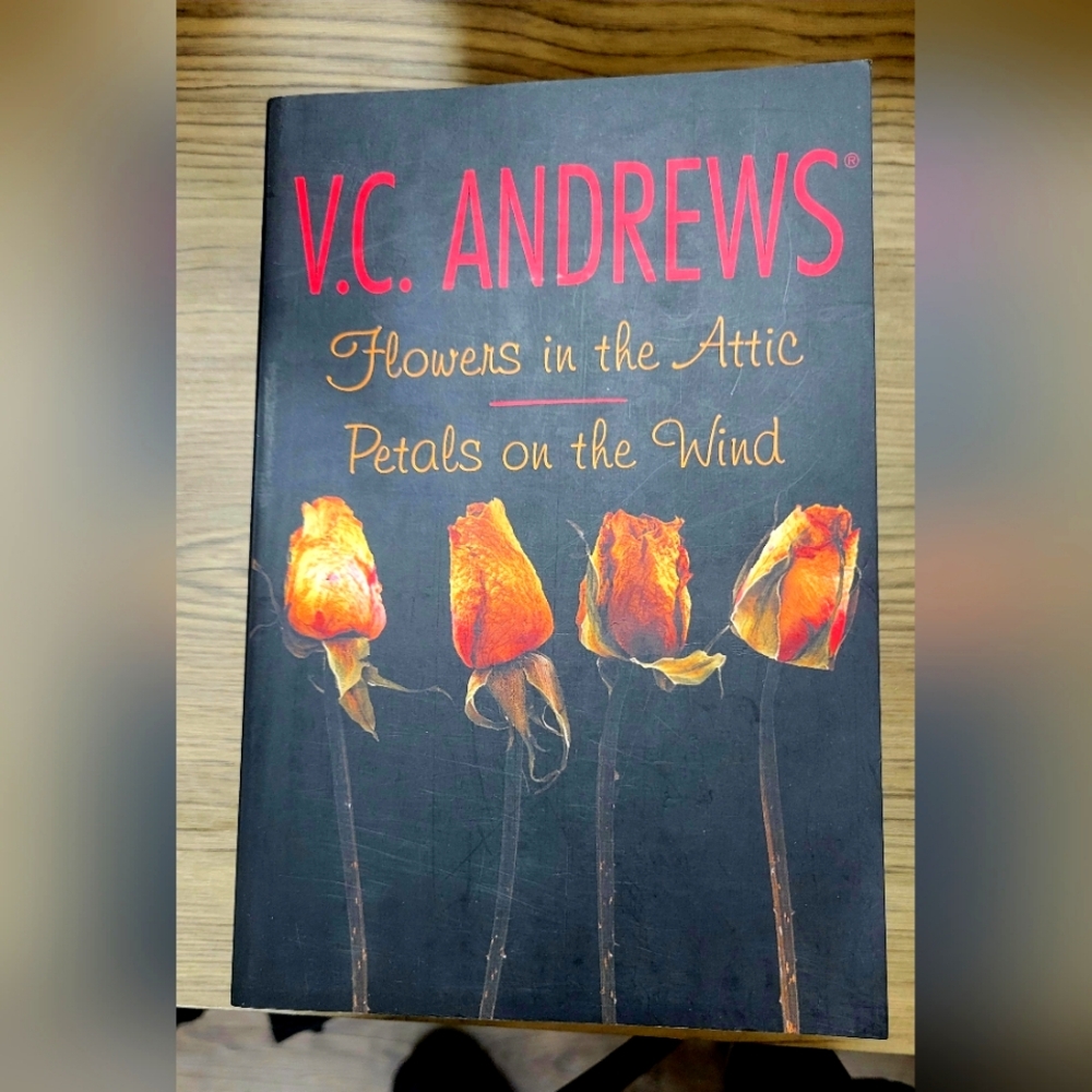 VC Andrews Flowers in the Attic Petals on the Wind Double Paperback Book